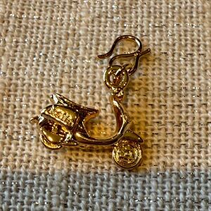 🛵 EFFY SCOOTER CHARM NWOT 🛵